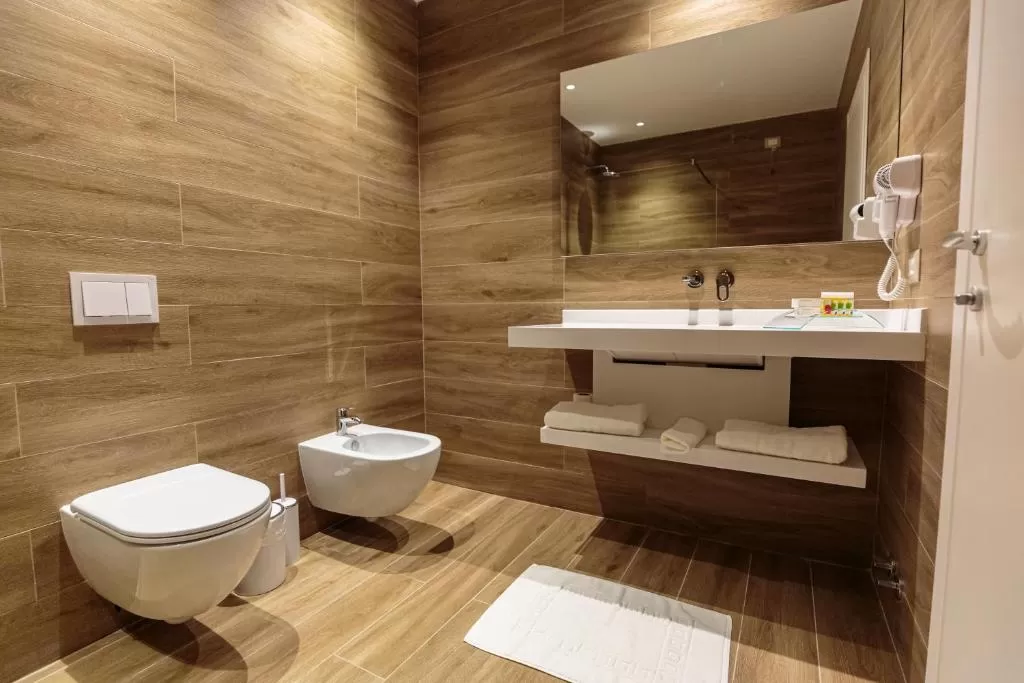 Regina Blu JR Suite 4.jpg